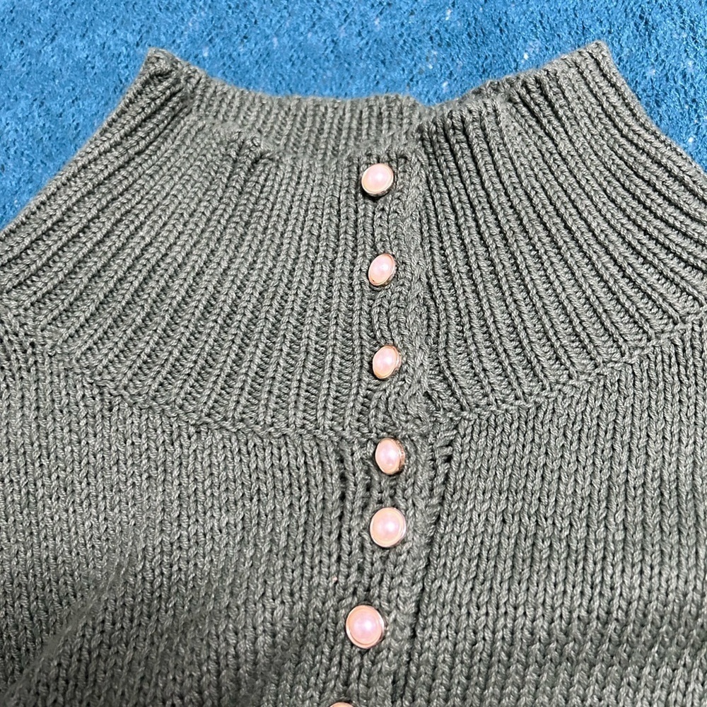 Women’s Dark Sage Long Sleeve Sweater with Faux Pearls
Size L - Picture 5 of 5